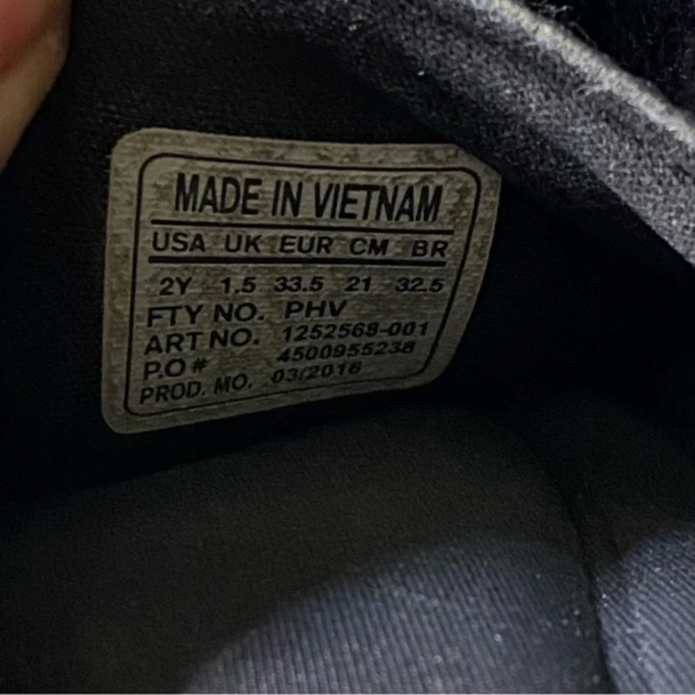 Under Armour Shoes‎ Sandal’s Size 2Y Black Slides Slip On